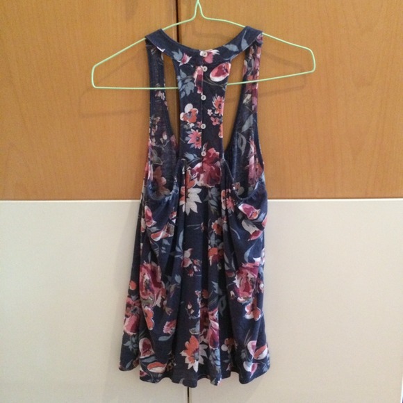 American Eagle Floral tank top - Picture 2 of 3