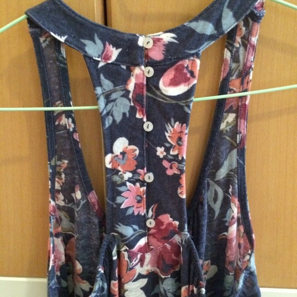 American Eagle Floral tank top - Picture 3 of 3