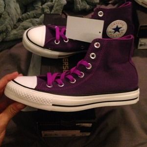 🚫🚫on hold🚫🚫Purple high top converse