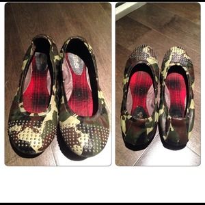 Camo flats