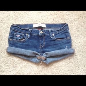 Hollister Cut Off Shorts - Medium Wash