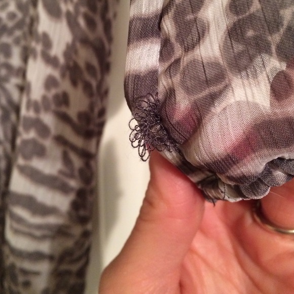 Express sheer animal print top - Picture 3 of 4