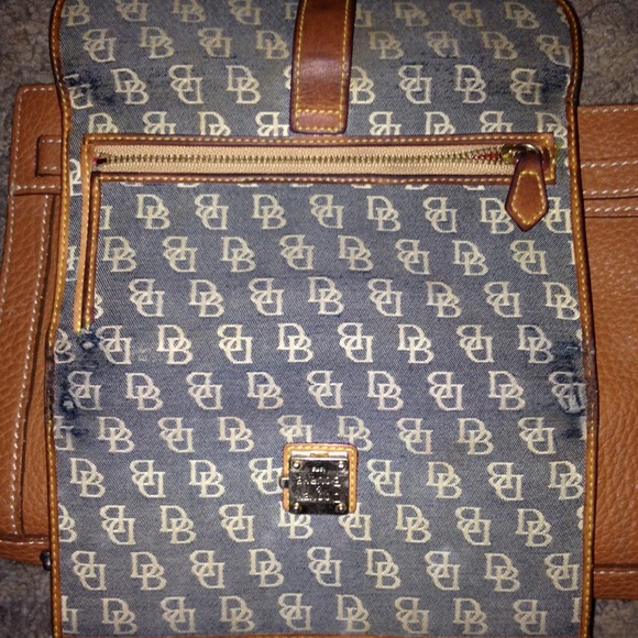 Dooney & Bourke signature wallet
