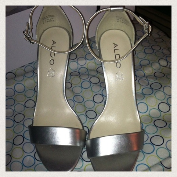 ✨Aldo Silver Heels✨