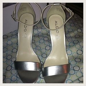 ✨Aldo Silver Heels✨
