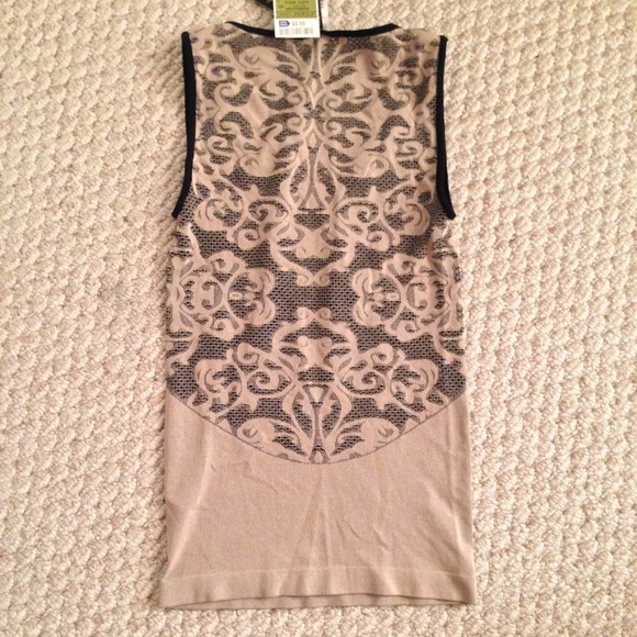 ❤️Cream top❤️ - Picture 2 of 2