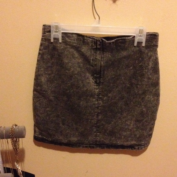 Denim mini skirt. - Picture 2 of 2