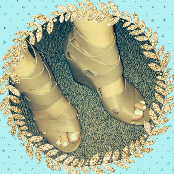 Dolce Vita Nude Wedge Sandals! Size 8 1/2 US
