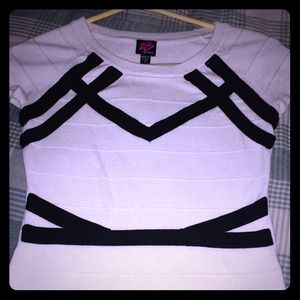 ❌sold❌2B BEBE shirt size xs