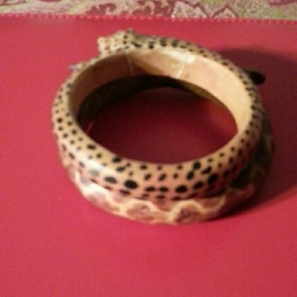 African hand carved bracelets - Picture 2 of 4