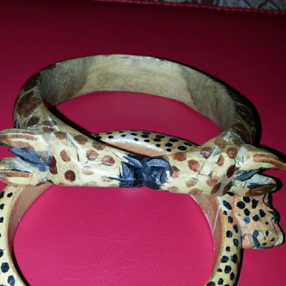 African hand carved bracelets - Picture 4 of 4