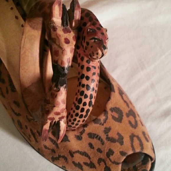 African hand carved bracelets - Picture 3 of 4