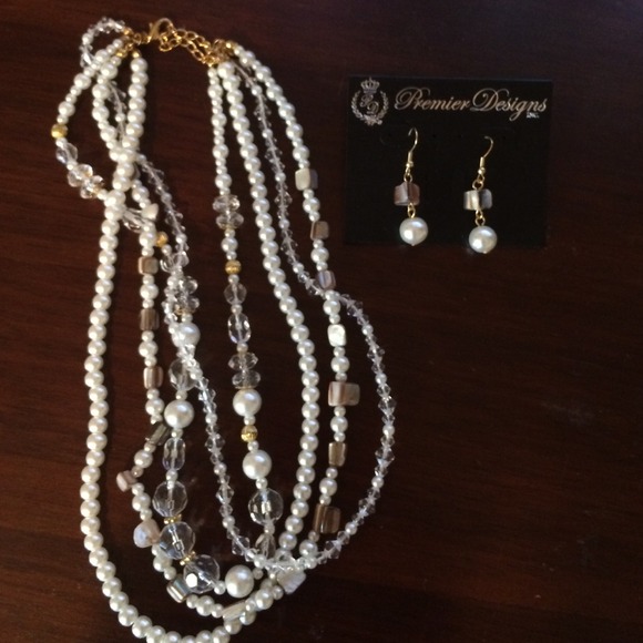 Premier designs necklace and earrings set!