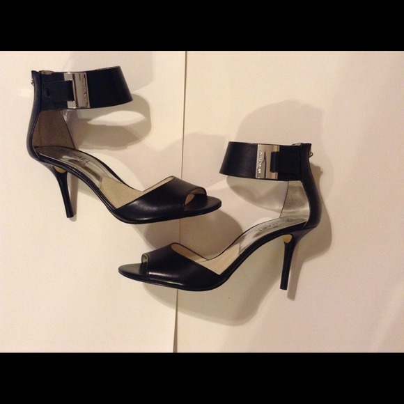Michael Kors Shoes - 🎉HOST PICK🎉Michael Kors sandal heels
