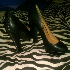 Black Spiked Pumps