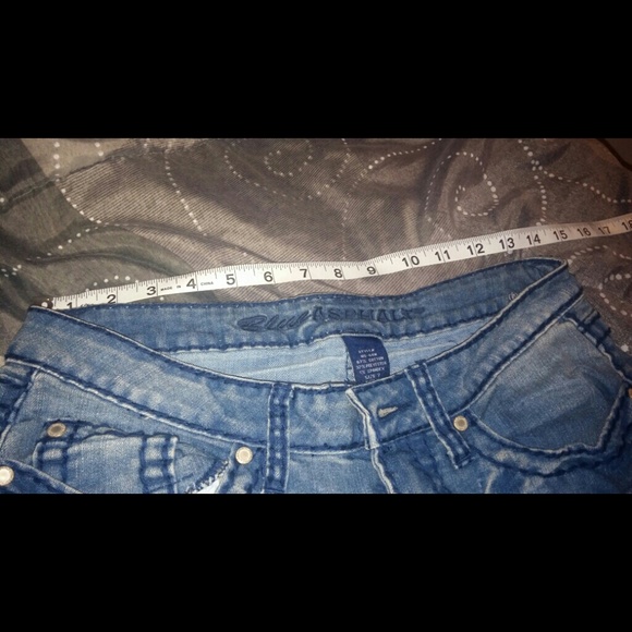 Jean - Picture 2 of 2