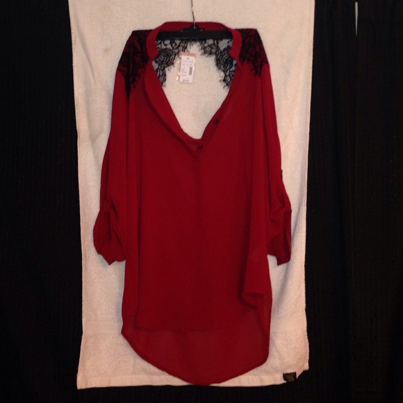 ⬇️REDUCED⬇️Chiffon red tunic with black lace