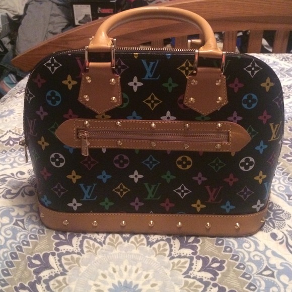 Beautiful Louis Vuitton Alma bag.