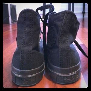 All-black Canvas Converse All Stars!