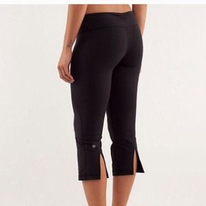 Size 6 lululemon work out pants.