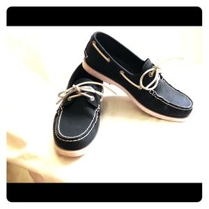 BASS womens boat shoes-navy