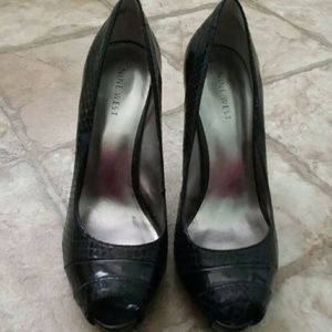 Nine West black peep toe pump shoes