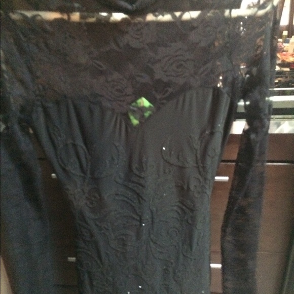 Lace dress - Picture 2 of 4