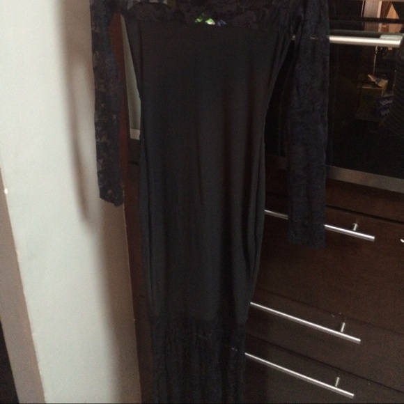 Lace dress - Picture 3 of 4