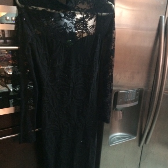 Lace dress - Picture 4 of 4