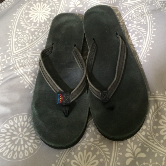 Rainbow black flip flops skinny strap size 6