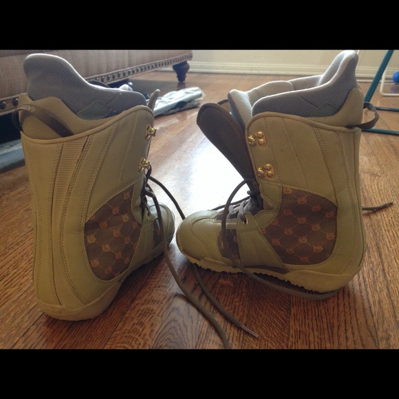 Burton Snowboarding Boots - Picture 2 of 4