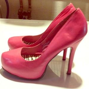 Pink pumps