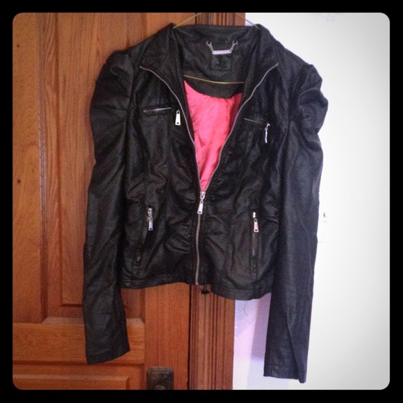 Sexy leather jacket .!