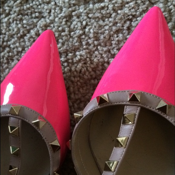 Sold Additional valentino rockstud pictures