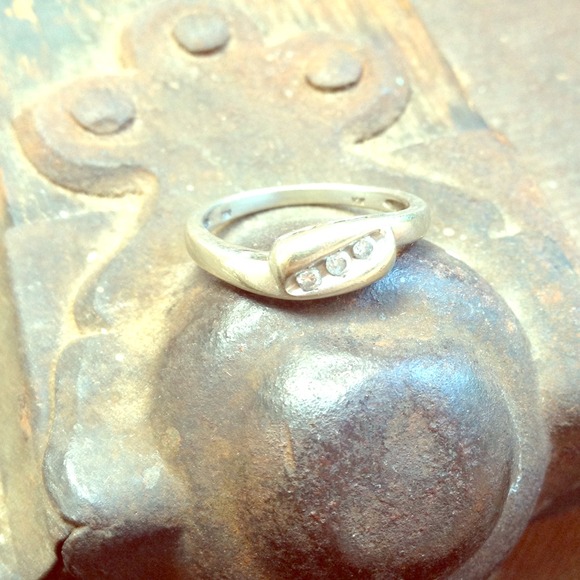 10K white gold ring with triple diamond size 6.