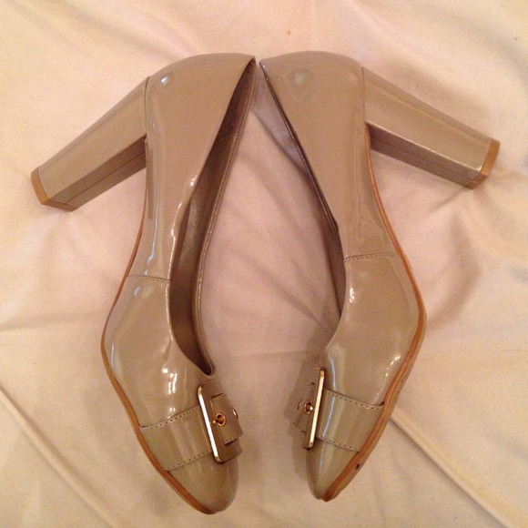 Beige heels - Picture 3 of 3