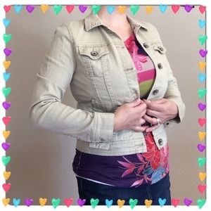 ⛵️Beautiful Cream Colored Jean Jacket⛵️