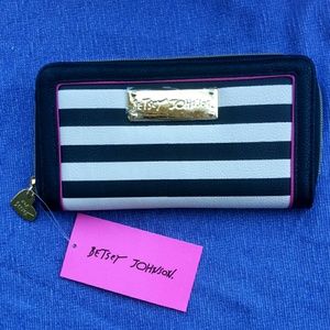NEW Betsey Johnson wallet