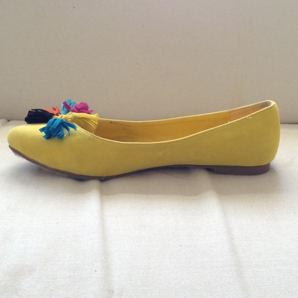 Canary yellow flats - Picture 2 of 3