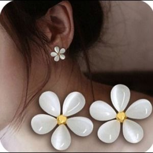 🌸Daisy Earring Studs🌸