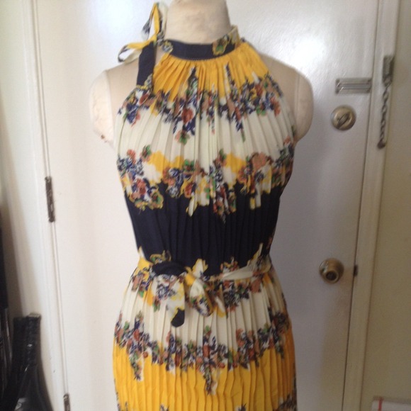 Floral Pleated Chiffon dress with cloth belt. - Picture 2 of 4