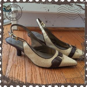 💐Beautiful vintage style kitten heels💐