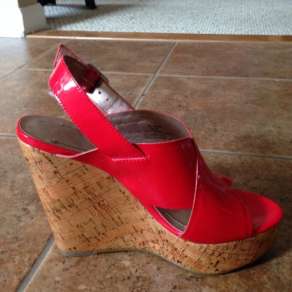 BCBG Paten leather wedges