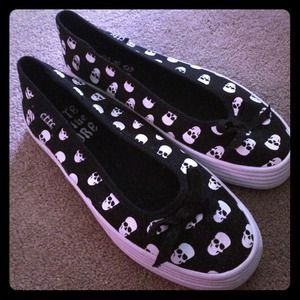 HT "Cute to the Core" Skull Shoes