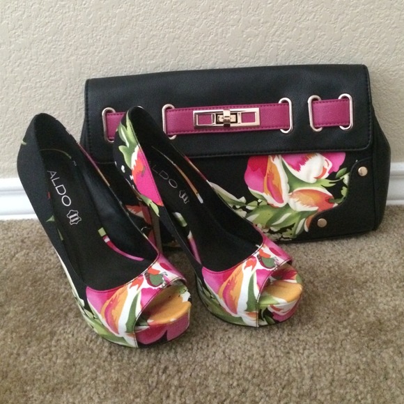 Bundle sale Aldo pumps w/ matching clutch