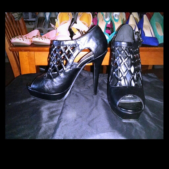 JustFab shoetie