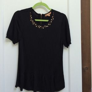 Short sleeve sweater with embellished neckline