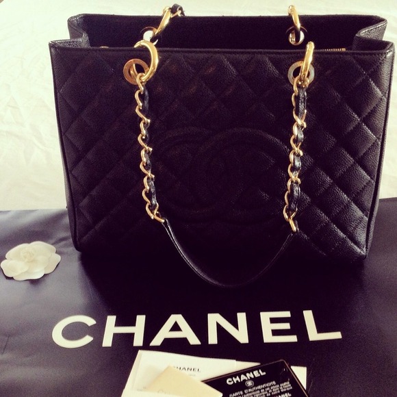 Authentic Chanel ( pre-own ). - Picture 3 of 4