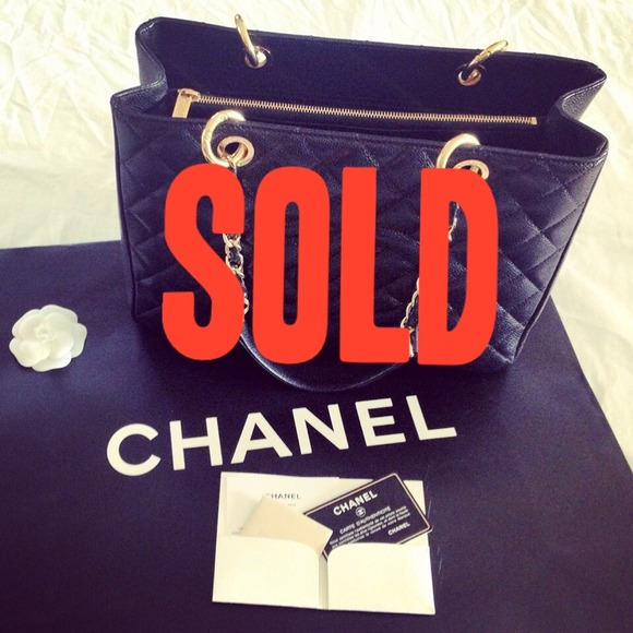 Authentic Chanel ( pre-own ). - Picture 1 of 4