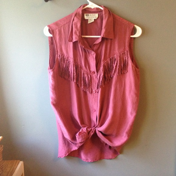 🔴SOLD🔴 Fringe top - Picture 2 of 4